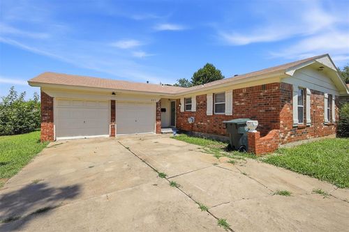 227 W Campbell Dr, Midwest City, OK, 73110-3414 | Card Image