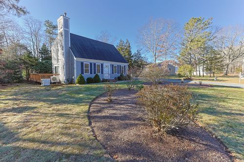 52 Waquoit Farms Dr, East Falmouth, MA, 02536-4962 | Card Image