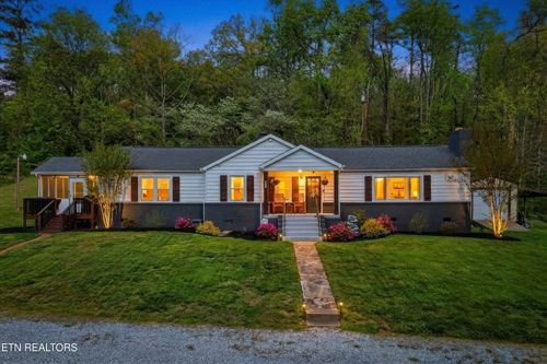 224 W Millers Cove Rd, Walland, TN, 37886-2619 | Card Image