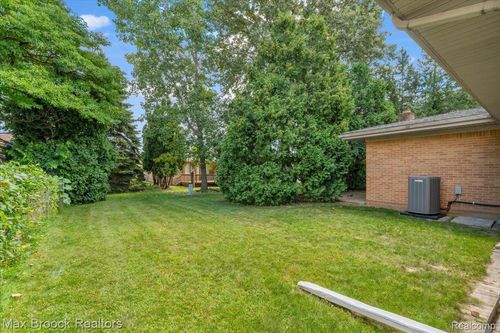 35656 Saxony Dr, Sterling Heights, MI, 48310-5187 | Card Image