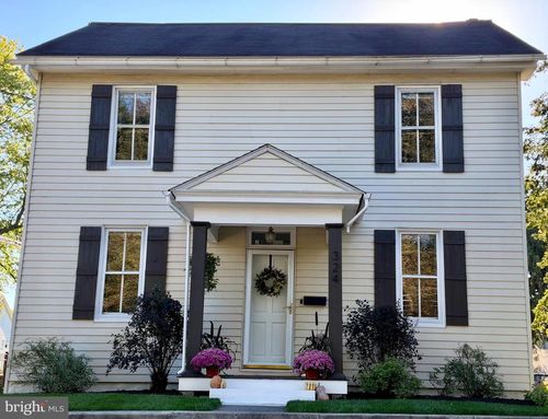 324 S Market Ave, MOUNT JOY, PA, 17552-2714 | Card Image