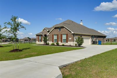 7816 Wheatland Court, House other with 4 bedrooms, 3 bathrooms and null parking in Godley TX | Image 3