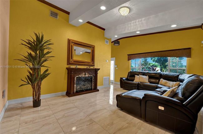 2021 Nw 185 Th Ter, House other with 3 bedrooms, 2 bathrooms and null parking in Miami Gardens FL | Image 5