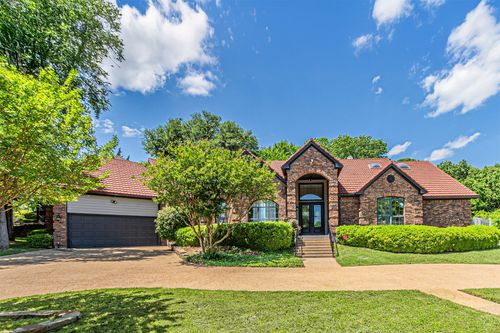2405 Castle Rock Rd, Arlington, TX, 76006-2715 | Card Image