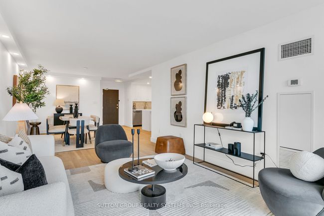 808 - 820 Burnhamthorpe Rd, Condo with 3 bedrooms, 2 bathrooms and 1 parking in Etobicoke ON | Image 8