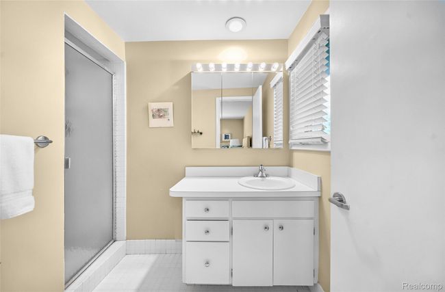 Full Bath Ensuite Upper Level | Image 30