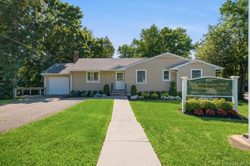 198 Terry Rd, Smithtown, NY, 11787-5107 | Card Image