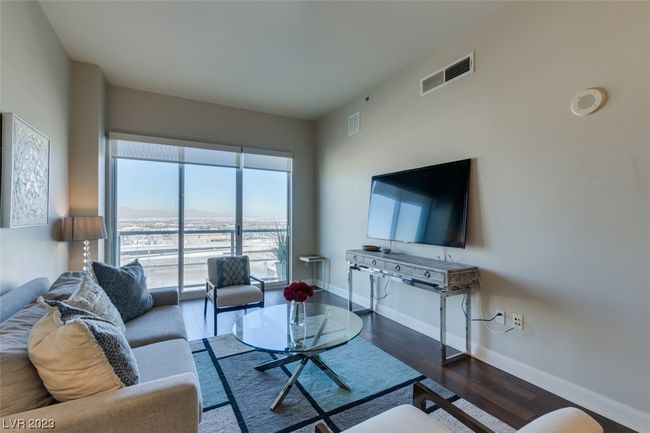 UNIT-1618 - 150 Las Vegas Blvd N, Condo with 1 bedrooms, 2 bathrooms and null parking in Las Vegas NV | Image 9