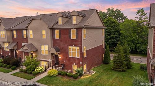 2849 Hartwick Dr, Rochester Hills, MI, 48307-4339 | Card Image