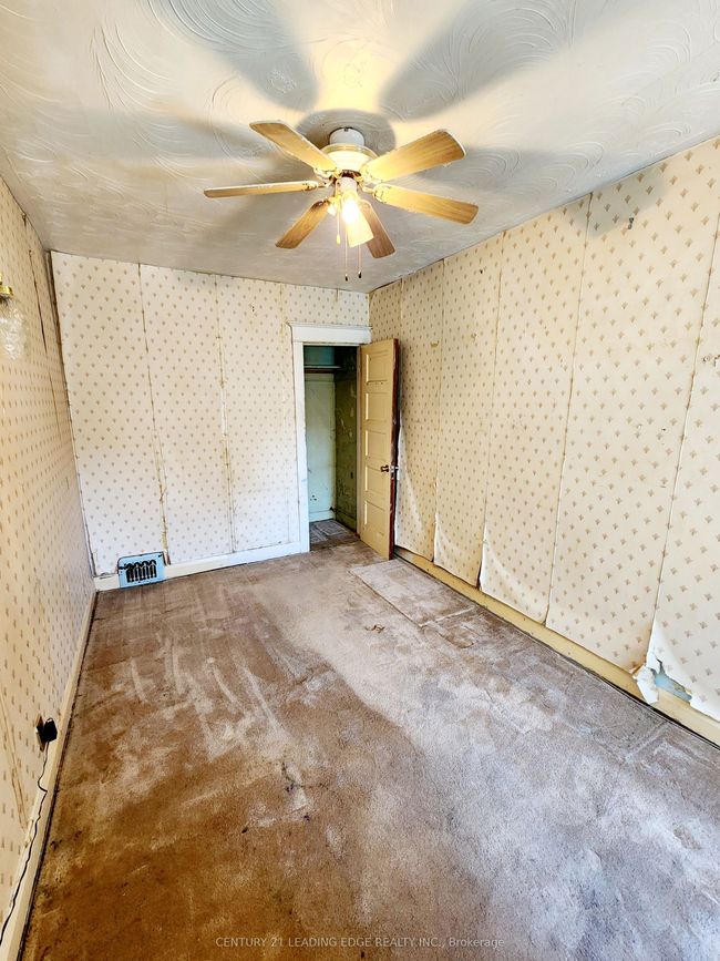 635 Coxwell Ave, House attached with 3 bedrooms, 2 bathrooms and null parking in Toronto ON | Image 21