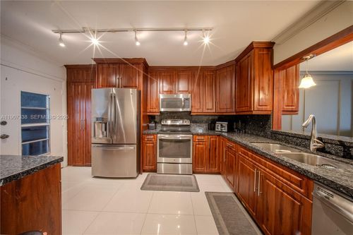 410-1-1660 Ne 191st St, Miami, FL, 33179-4100 | Card Image