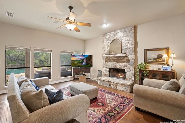 7 Mcinnis Ct, House other with 3 bedrooms, 3 bathrooms and null parking in Bulverde TX | Image 8