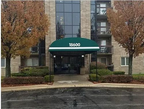 apt-303-18600 Village West Dr, Hazel Crest, IL, 60429-2458 | Card Image