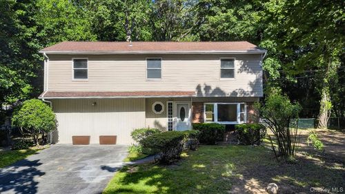 375 Old Willets Path, Smithtown, NY, 11788-1217 | Card Image