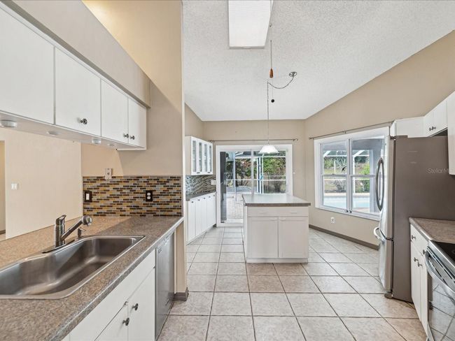 Huge Kitchen | Image 5