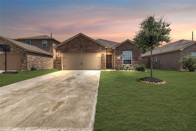 1211 Diamond Drape Dr, House other with 3 bedrooms, 2 bathrooms and 2 parking in Rosharon TX | Image 7