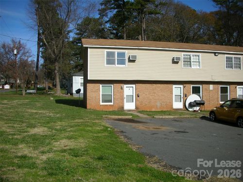 2667 Dr Carver Rd, Charlotte, NC, 28208-6185 | Card Image