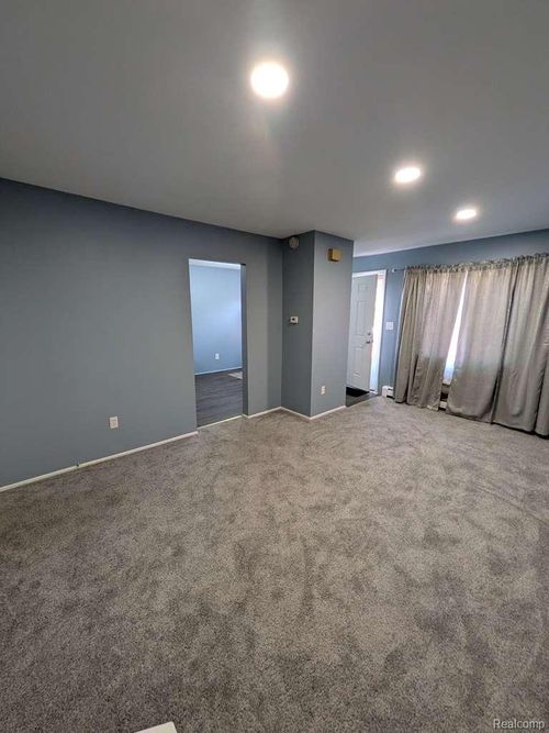 154 Ladd Rd, Walled Lake, MI, 48390-3333 | Card Image