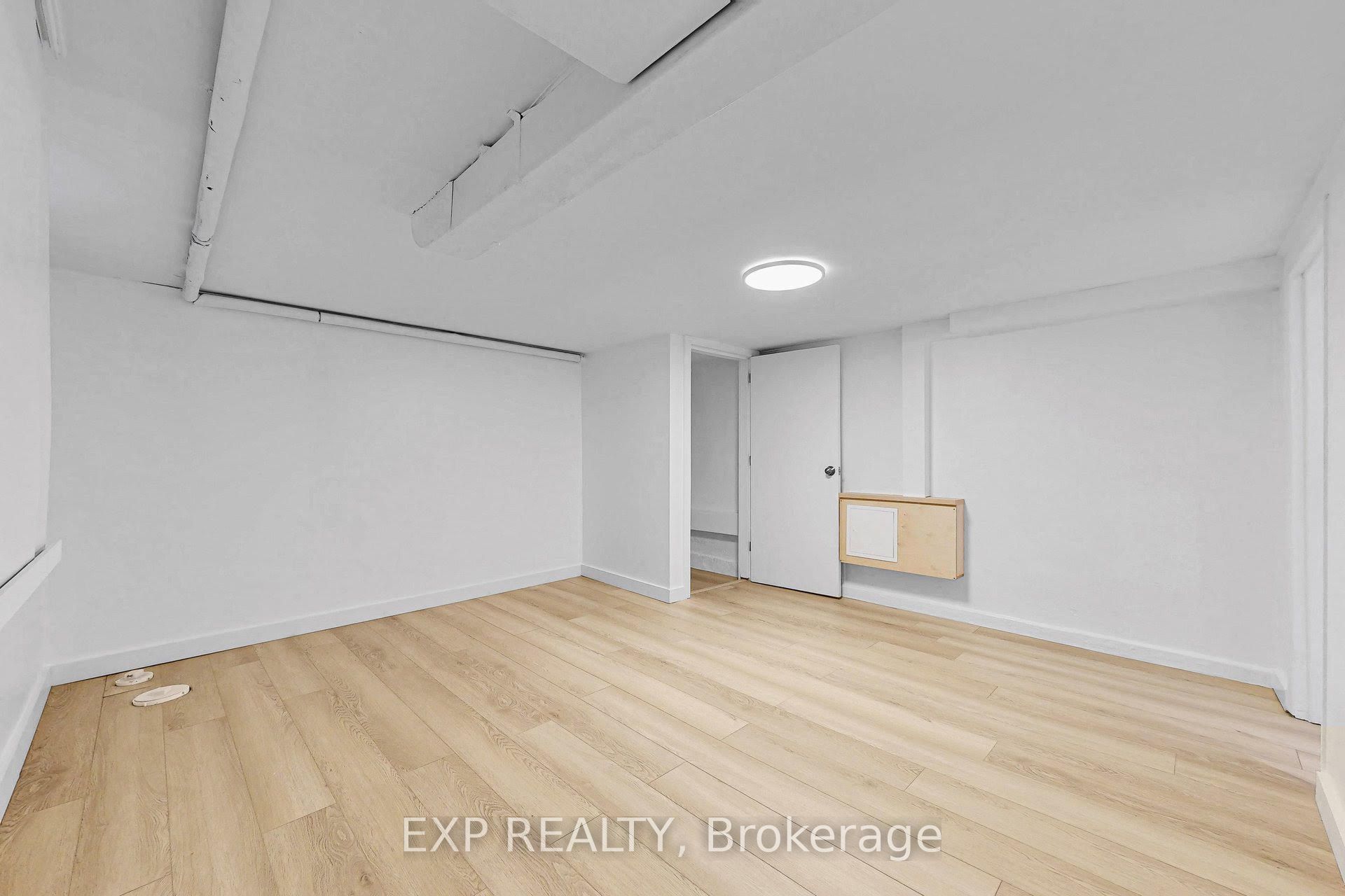 Residential Lease in Toronto C02 5