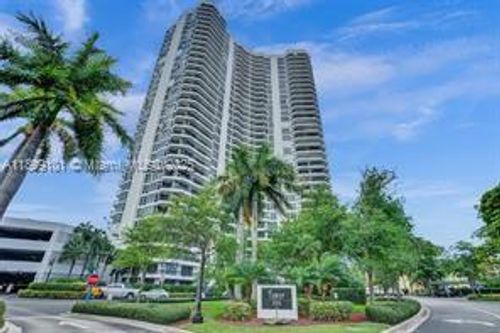 apt-2307-3530 Mystic Pointe Dr, Aventura, FL, 33180-4532 | Card Image