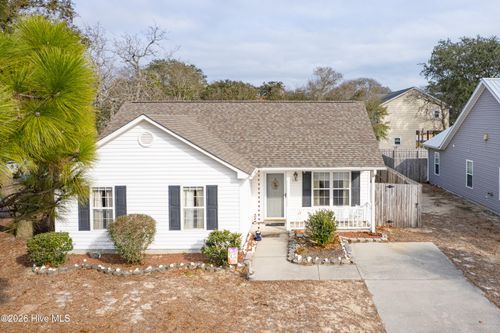 134 Ne 7th St, Oak Island, NC, 28465-6617 | Card Image