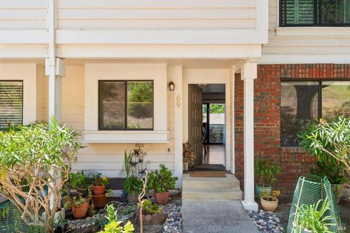 69 Village Circle, San Rafael, CA, 94903 | Card Image
