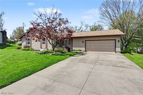 332 Kelly Circle, Zanesville, OH, 43701 | Card Image