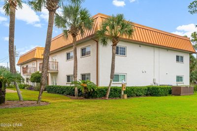 YN104 - 2100 W Beach Drive, Condo with 2 bedrooms, 2 bathrooms and null parking in Panama City FL | Image 3