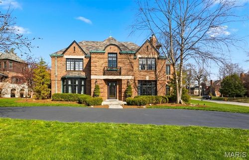 62 Lake Forest Dr, Richmond Heights, MO, 63117-1304 | Card Image