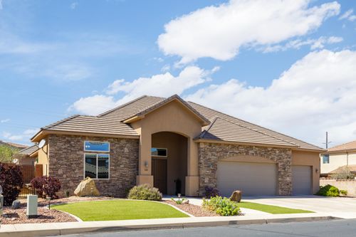 526 Rainier Dr, St. George, UT, 84770-6977 | Card Image