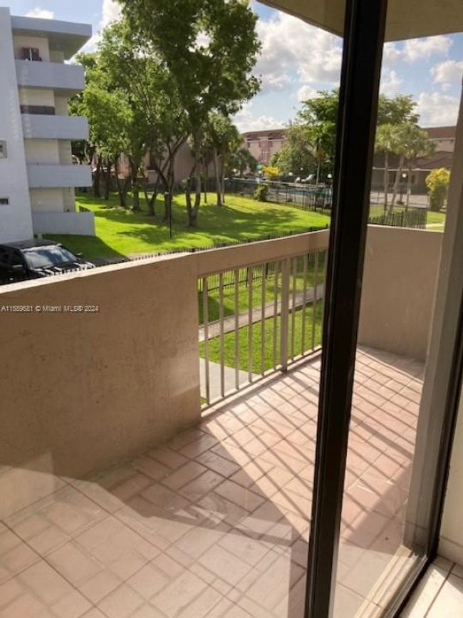 205 - 1101 Sw 122nd Ave, Condo with 2 bedrooms, 2 bathrooms and null parking in Miami FL | Image 11