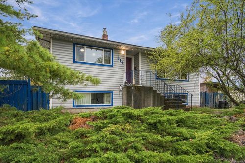 619 Pine St, Nanaimo, BC, V9R2C7 | Card Image