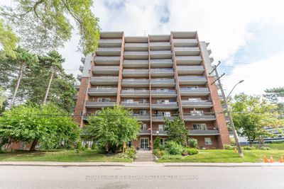 704 - 15 Elizabeth St N, Condo with 3 bedrooms, 2 bathrooms and 1 parking in Mississauga ON | Image 3