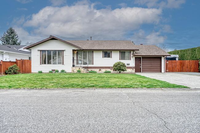 42217 Corona Avenue, House other with 3 bedrooms, 2 bathrooms and 6 parking in Yarrow BC | Image 1