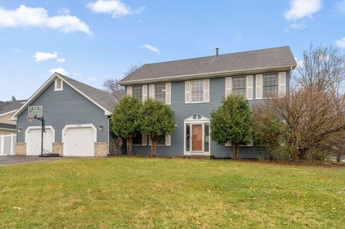 10129 Horseshoe Trl, Eden Prairie, MN, 55347-4722 | Card Image