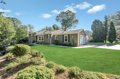 69 Forest Rd, Kings Park, NY, 11754-3324 | Card Image