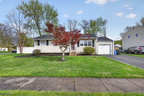 16 Devonshire Ter, Flanders, NJ, 07836-9564 | Card Image