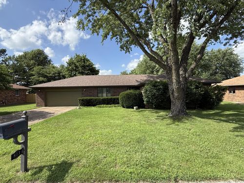813 E 16th St, Mountain Grove, MO, 65711-1132 | Card Image
