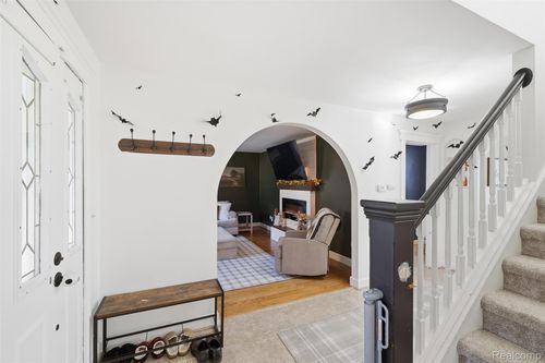 1086 N Saginaw St, Lapeer, MI, 48446-1515 | Card Image