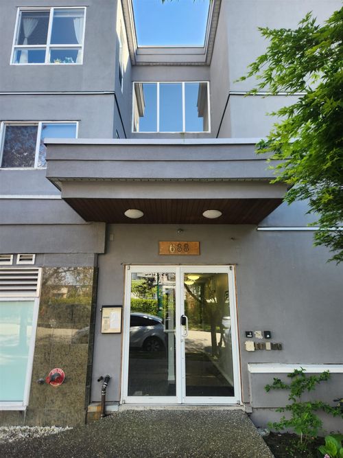 207-688 E 56th Ave, Vancouver, BC, V5X1R7 | Card Image