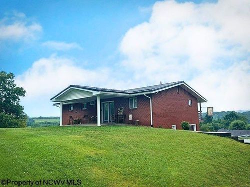 197 Shenandoah Dr, Fairmont, WV, 26554-8173 | Card Image