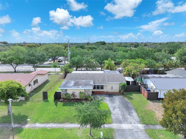 700 Nw 88 Th Ter, House other with 3 bedrooms, 2 bathrooms and null parking in Pembroke Pines FL | Image 42