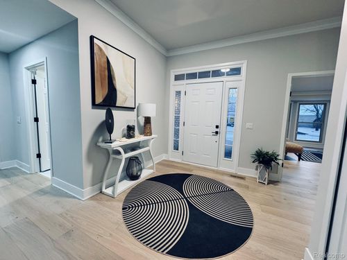 35460 Woodfield Dr, Farmington Hills, MI, 48331-1574 | Card Image