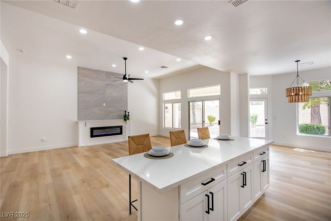 10405 Junction Hill Dr, Townhouse with 2 bedrooms, 2 bathrooms and null parking in Las Vegas NV | Image 9