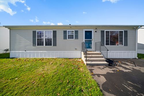 18 Laurel Cir, East Windsor, CT, 06088-1716 | Card Image