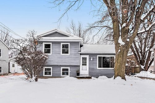 654 Westway Dr Nw, Walker, MI, 49534-4573 | Card Image