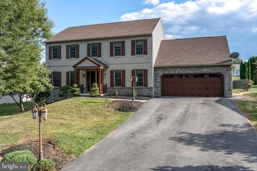 970 Castle Pond Dr, YORK, PA, 17402-7515 | Card Image