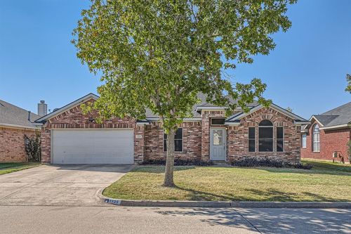 1125 Deer Valley Lane, Arlington, TX, 76001 | Card Image