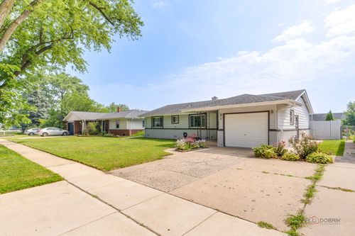 5 Wildwood Rd, Elk Grove Village, IL, 60007-1511 | Card Image
