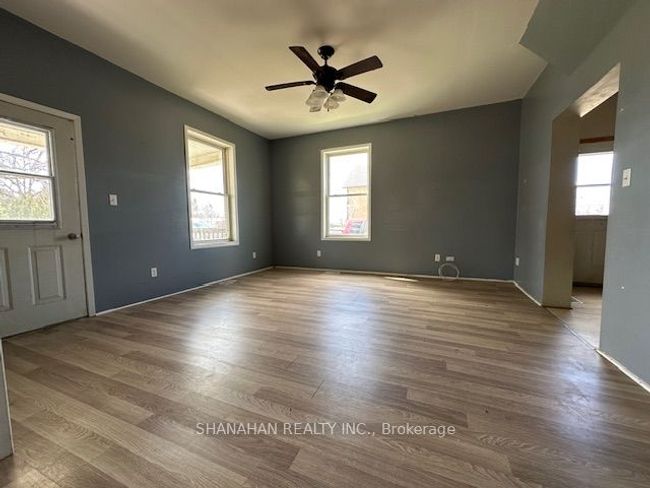 577 Erie Street, House other with 3 bedrooms, 2 bathrooms and 3 parking in Warwick ON | Image 5